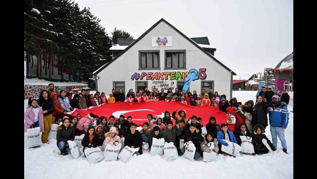 Kırsaldaki 100 çocuk kayakla tanıştı