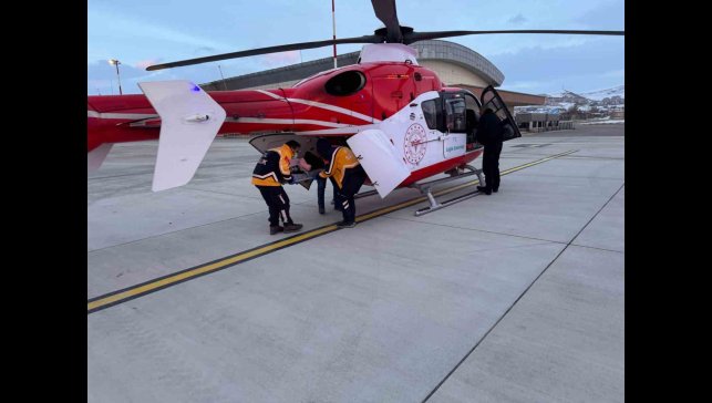 Hakkari'de 8 yaşındaki hasta helikopterle Van'a sevk edildi