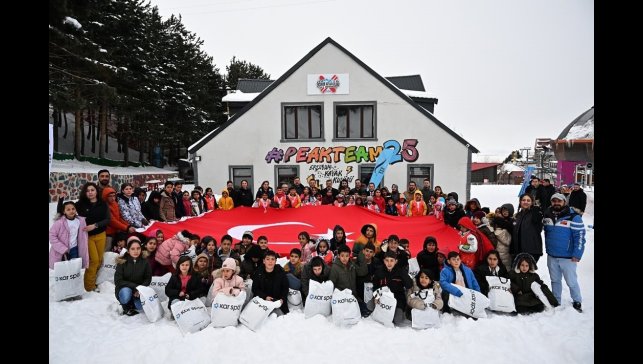 100 çocuk ilk kez kayakla tanıştı