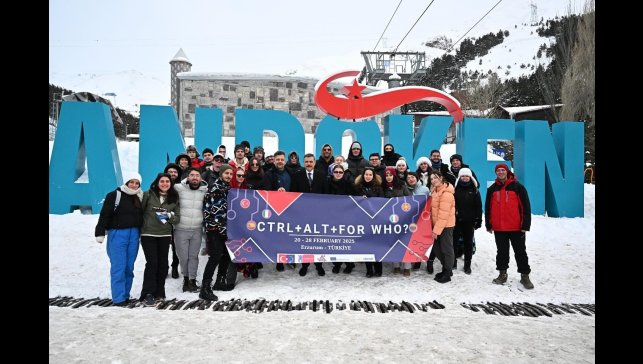 Gençler "Ctrl+Alt+For Who?" projesi kapsamında buluştu