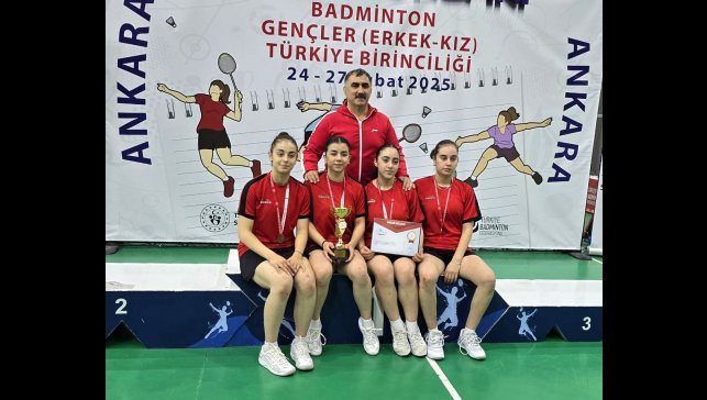 Liseler Badminton Türkiye Şampiyonasından kupalarla döndüler