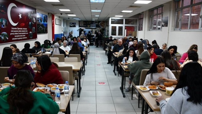 Adilcevaz'da öğrenciler için iftar programı düzenlendi