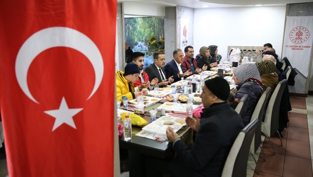 Bingöllüler Vakıflar Bölge Müdürlüğünün iftar programında buluştu