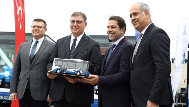 Anadolu Isuzu, İzmir Büyükşehir Belediyesi'ne 20 adet Novociti Life teslim etti