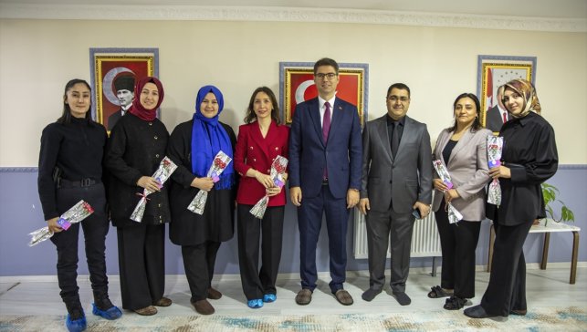 Erciş Kaymakamı Karaloğlu, kadınların gününü kutladı