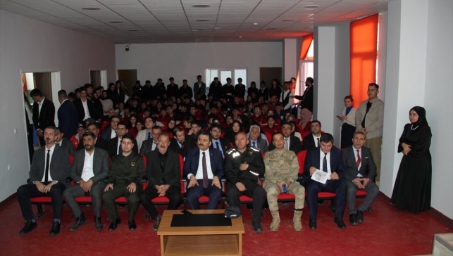 Karlıova'da İstiklal Marşı'nın Kabulü ve Mehmet Akif Ersoy'u Anma Günü programı