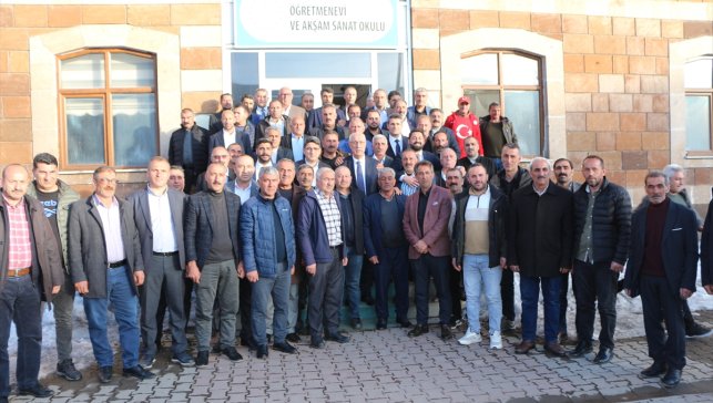 AK Parti Bingöl milletvekilleri Berdibek ve Korkutata iftarda vatandaşlarla bir araya geldi