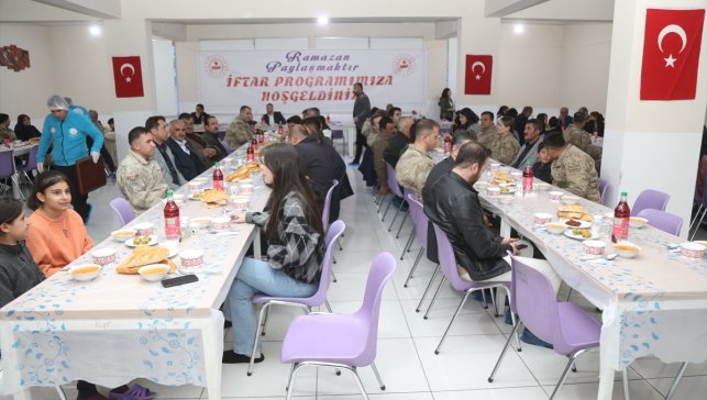 Başkale Kaymakamı Erdoğan, şehit aileleri ve gazilerle iftarda buluştu