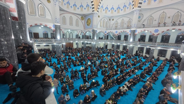 Ağrı'da Kadir Gecesi dualarla idrak edildi