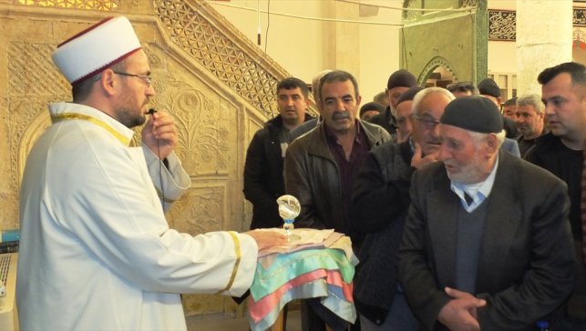 Keban'da Kadir Gecesi dolayısıyla Sakal-ı Şerif ziyarete açıldı