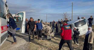 Van'da 3 Aracın Karıştığı Kazada Doğubayazıtlı Prof. Dr. Çetin Kotan Yaralandı