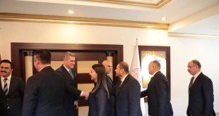 Vali Mustafa Koç, İl Protokolü ve Kurum Müdürleriyle Bayramlaştı