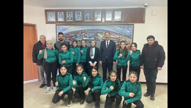 Arpaçay şampiyonları başkan Elma'yı ziyaret etti