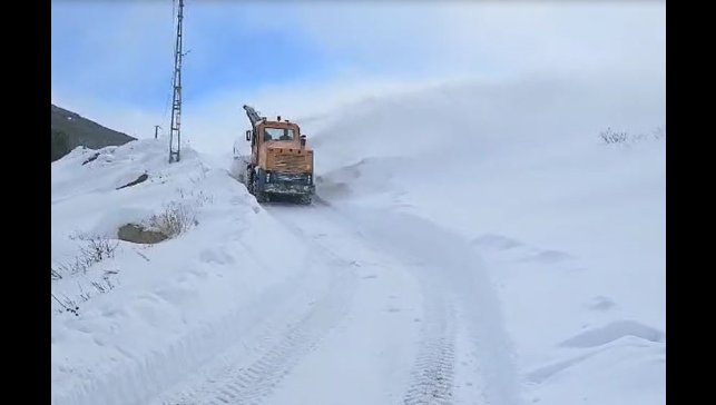 Ardahan'da karla mücadele ekiplerinin 'kapalı yol' seferberliği