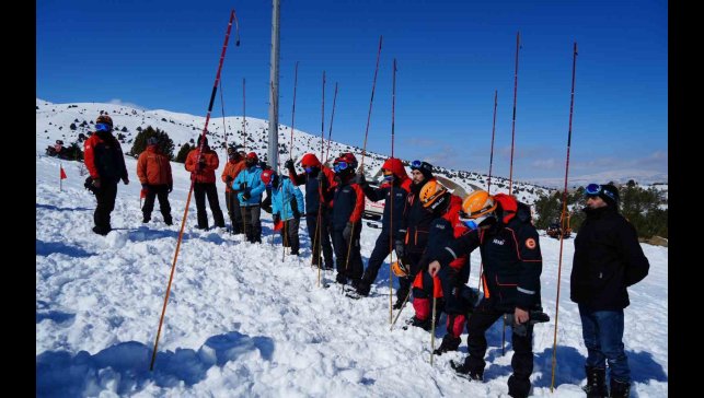 Erzincan'daki Ergan Dağı'nda çığda arama kurtarma tatbikatı yapıldı