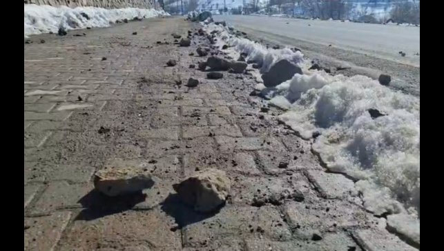 Pülümür'de vatandaşlar, taş ve kaya düşmeleri için önlem alınmasını istiyor