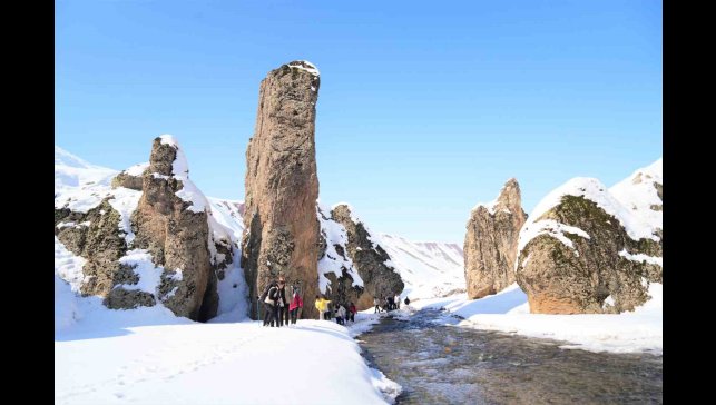Doğaseverler, karla kaplı doğanın keyfini çıkardı