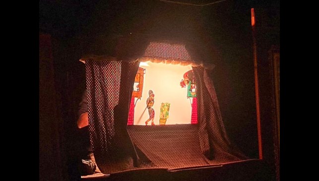 Erzincan'da Karagöz ve Hacivat gölge oyunu