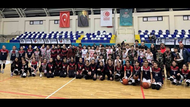 Sabancı basketbol küçüklerde hem kızlarda hem erkekler de şampiyon