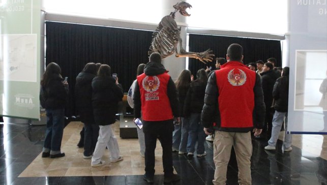 Erzurum polisi, gençleri tarih, kültür ve sporla buluşturuyor