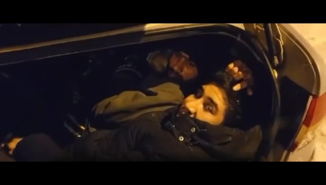 Van'ın Erciş ilçesinde otomobil bagajında 6 düzensiz göçmen yakalandı