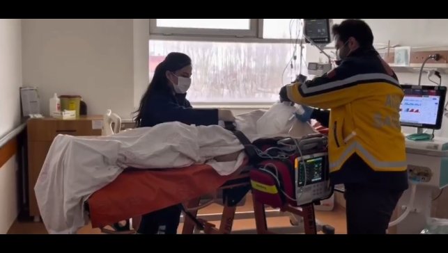 Bitlis'te hava ambulansı 90 yaşındaki hasta için havalandı