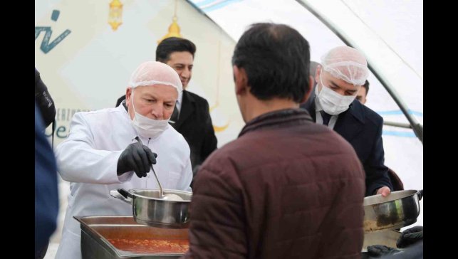 Büyükşehir'den 5 bin aileye Ramazan desteği