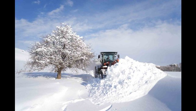 Muş'ta 13 köy yolu ulaşıma açıldı