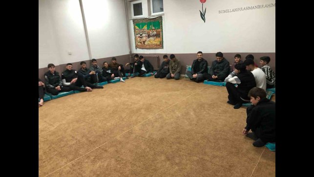 Hamur İlçe Milli Eğitim Müdürü Mehmet Özmüş, öğrencilerle bir araya geldi