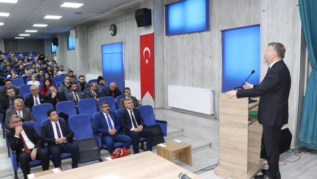 MEB Talim ve Terbiye Kurulu Başkanı Demirli, Hakkari'de ziyaretlerde bulundu