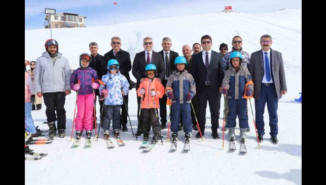 Başkan Demirli, kilim atölyesi ve kayak merkezini ziyaret etti