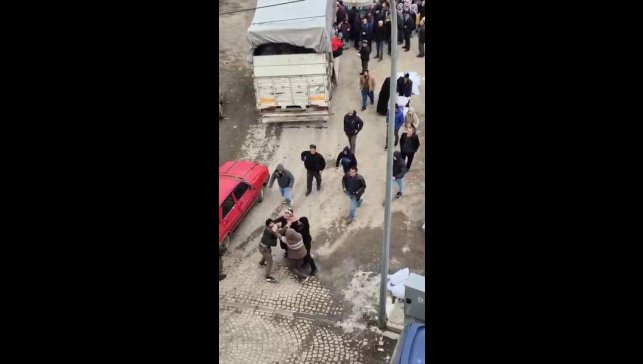 Yardım dağıtımında kavga