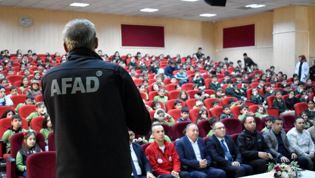 Bitlis'te okulda deprem tatbikatı yapıldı