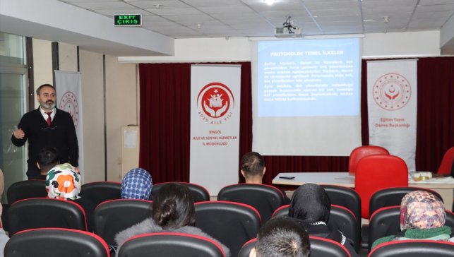Bingöl Aile ve Sosyal Hizmetler İl Müdürlüğünden oryantasyon eğitimi