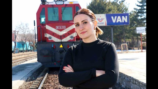 Zorlu coğrafyanın kadın makinisti takdir topluyor