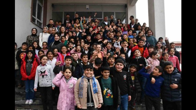 Başkan Taşkın, okul ziyaretinde bulundu