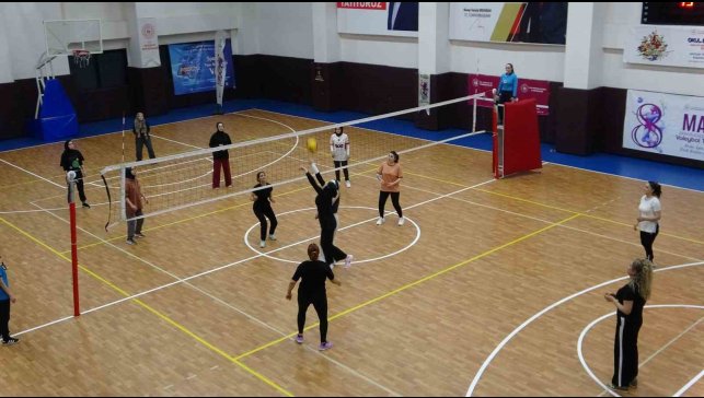Van'da 'Evinin Sultanları Voleybol Turnuvası' sona erdi