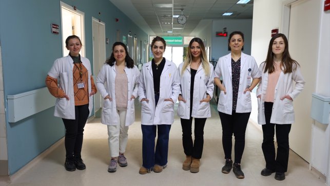 Hakkari'nin kadın doktorları, hastalara şifa olmak için mesai yapıyor
