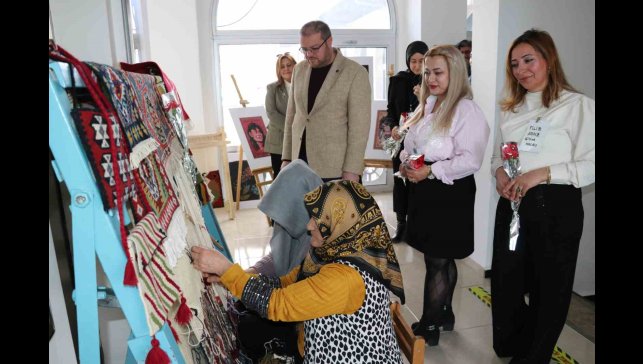 Bostaniçi TOKİ Toplum Merkezinden 8 Mart sergisi