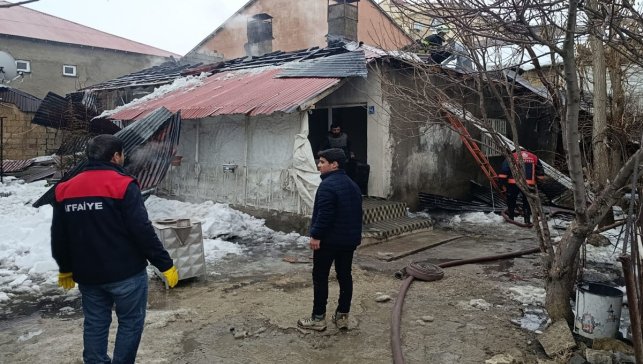 Yüksekova'da evde çıkan yangın söndürüldü