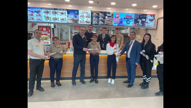 Vanmall'dan kadınlara karanfil