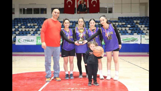 Hakkari'de Yeşilay Spor Oyunları Turnuvası sona erdi