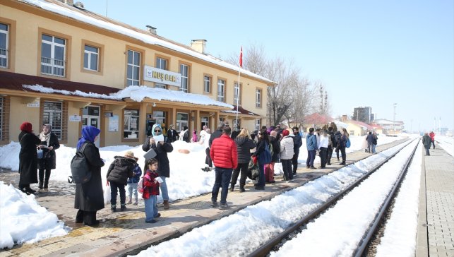 Muş'ta doğaseverler, tren yolculuğuyla bölgenin güzelliklerini keşfetti