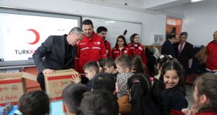 Ağrı'da "Bir sınıf bir koli" projesi ile ramazan yardımları sürüyor