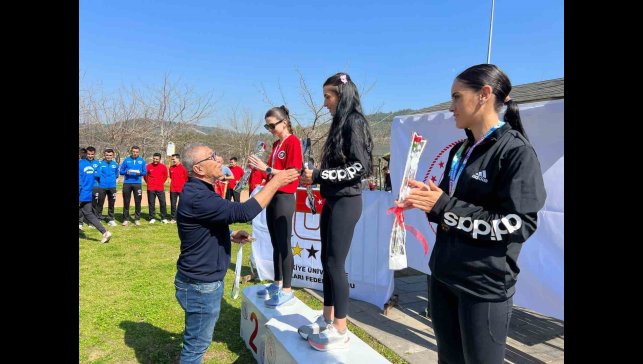 AİÇÜ Kadın Kros Takımı, Türkiye şampiyonu oldu