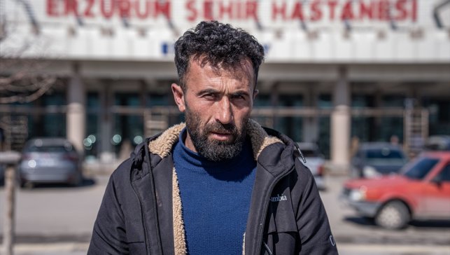 Erzurum'da ekmek almaya giderken sahipsiz köpeklerin saldırdığı çocuk ağır yaralandı