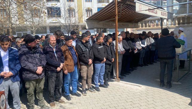 Kayseri'de tünel inşaatında kaya düşmesi sonucu ölen işçinin cenazesi Elazığ'da defnedildi
