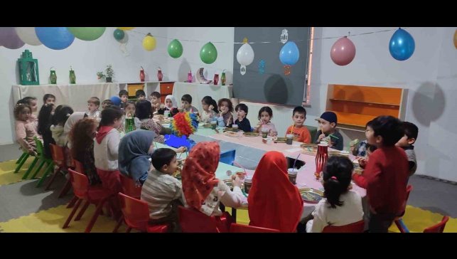 Tatvan'da minikler iftar sofrasında buluştu