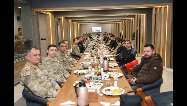 Vali Aydoğdu Mehmetçik ile sahur yaptı