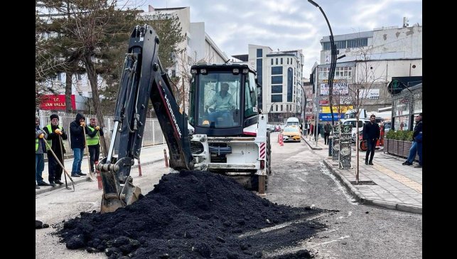 Van'da hem altyapı hem de karla mücadele çalışması devam ediyor